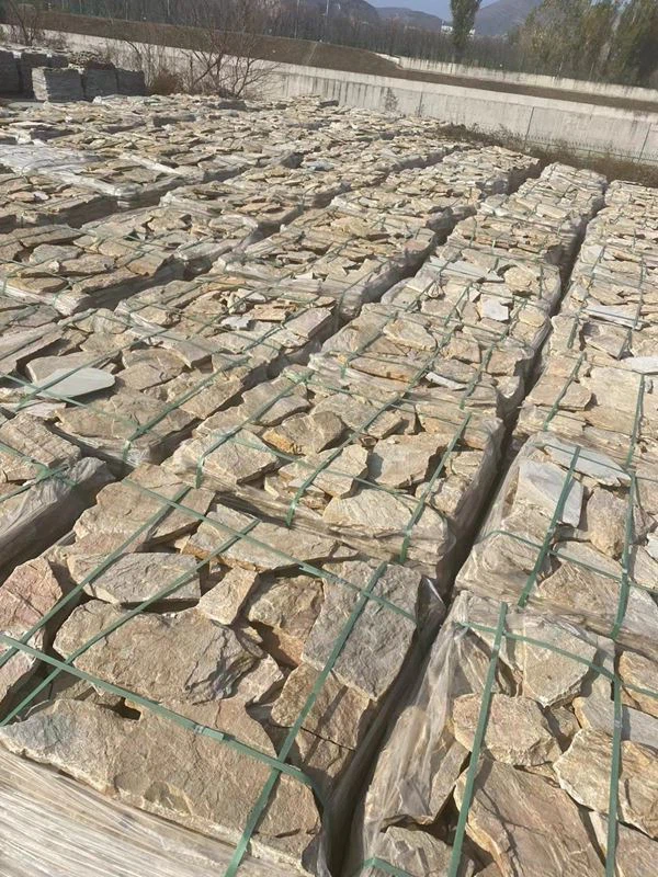 Auksinis kvarcito akmuo