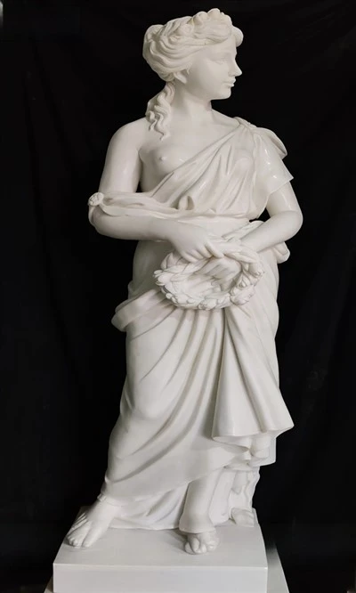 Įžymios moteriškos marmurinės statulos